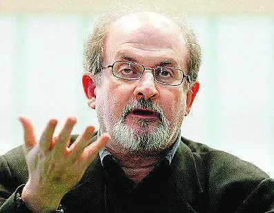 Rushdie diventa baronetto e lIran condanna Londra