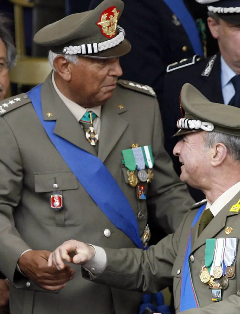 D'Arrigo alla Gdf ringrazia Speciale: "Lo stimo" 
Visco va alla cerimonia e la Cdl insorge