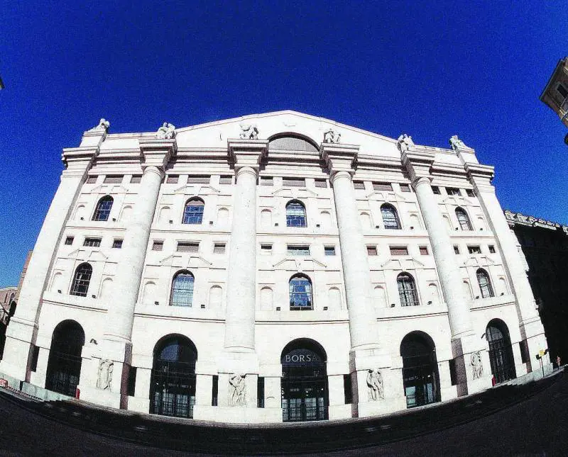 Piazza Affari arriva debole  alla  boa dei sei mesi