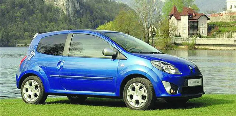 Renault New Twingo la piccola francese diventa più grande