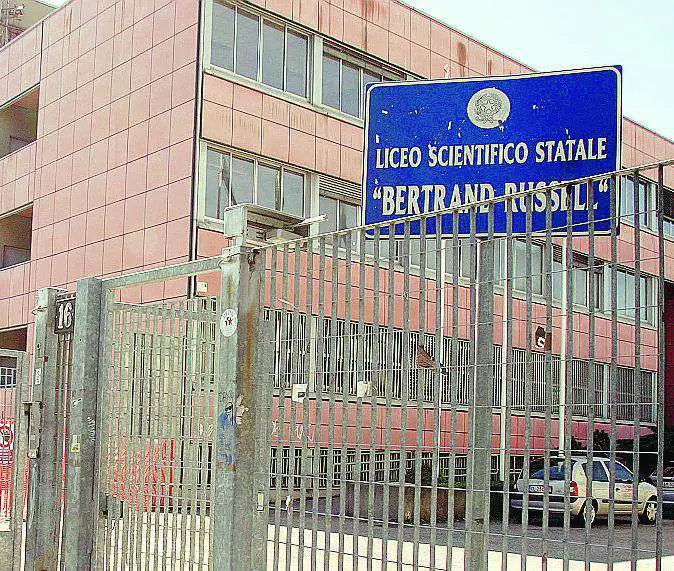 Bocciato, si suicidò: esposto contro la scuola