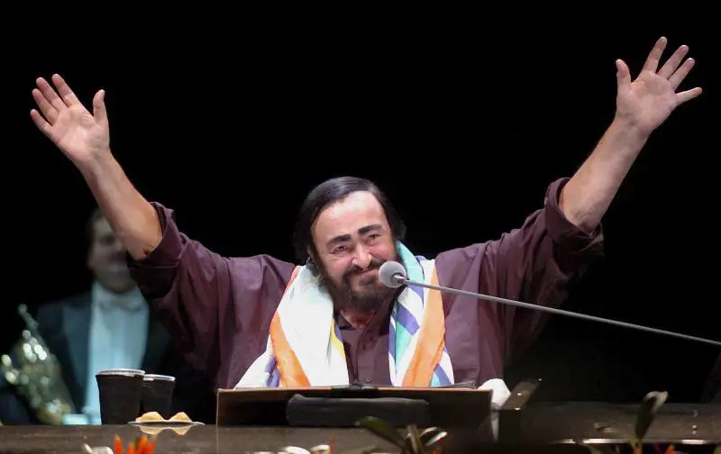 Pavarotti in ospedale: 
"Condizioni soddisfacenti"