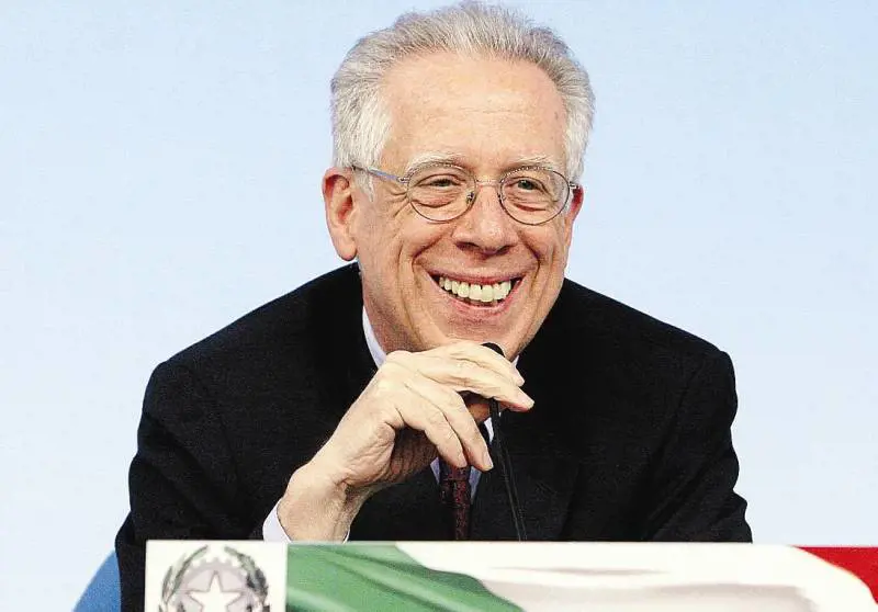 L'ultima promessa di Padoa-Schioppa 
"Sarà una Finanziaria da tregua fiscale"