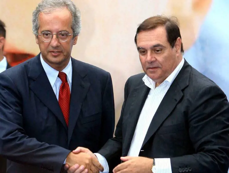 Case a prezzi stracciati: 
il doppio colpo dei soliti noti