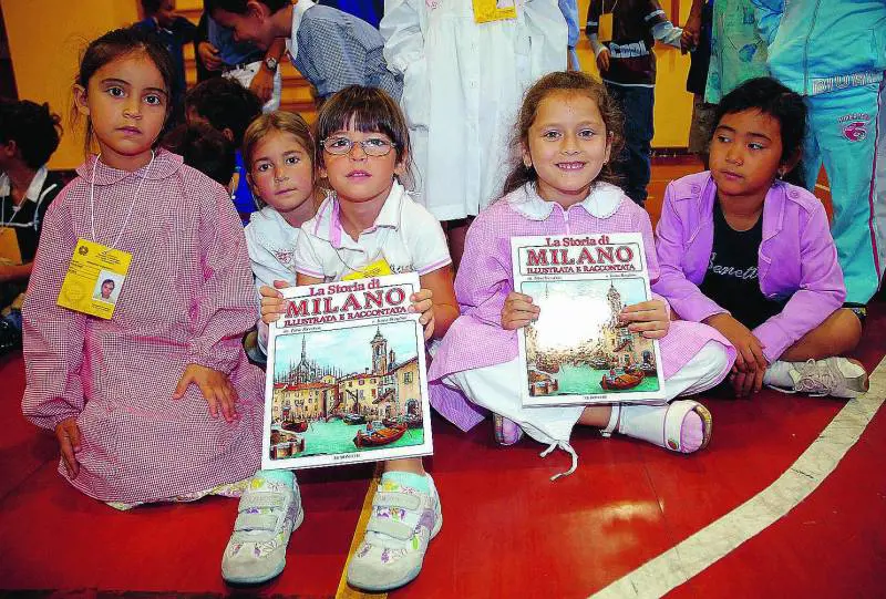 Centinaia le cattedre da coprire, ma molti maestri convocati non si presentano. Problemi anche nellorganizzazione dei refettori: alcune mense sono in via di ristrutturazione Riapre la scuola, il primo giorno lezione di caos Procede a rilento la nomina d