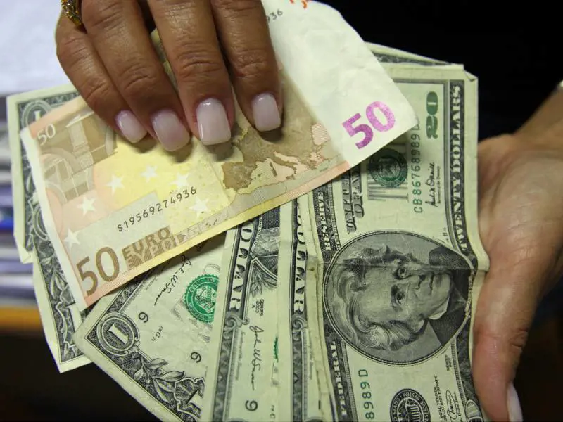 Storico: l'euro sfonda 
quota 1,40 sul dollaro