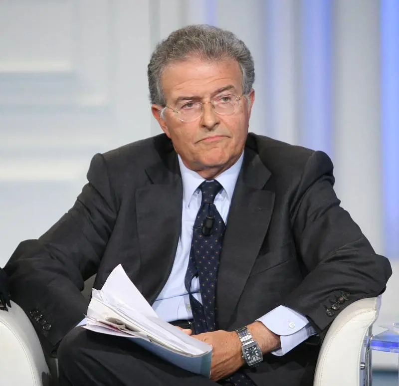 Il Polo: "Scorrettezza provata, si dimetta"