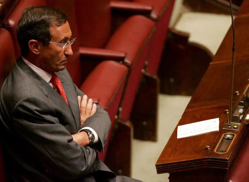 Il Polo insiste: "Ora via tutte le deleghe"