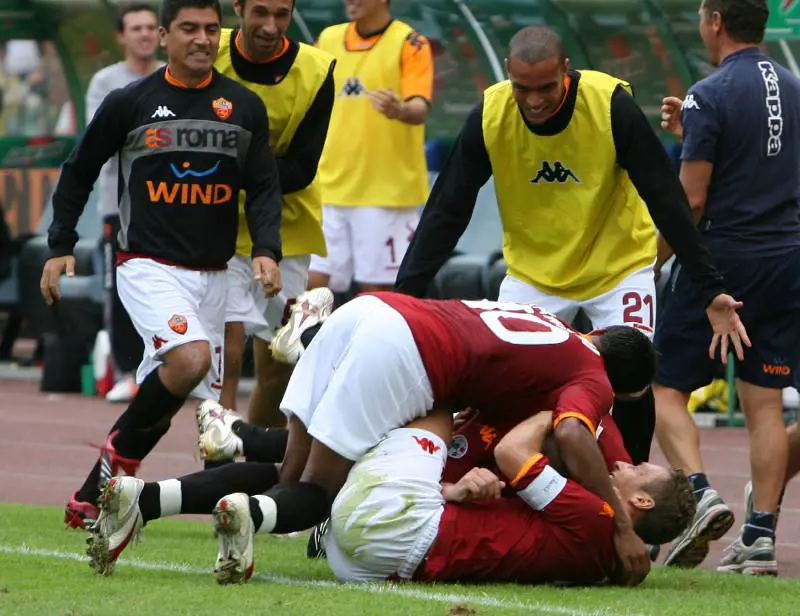 Roma in emergenza a Firenze Totti e Perrotta si fermano