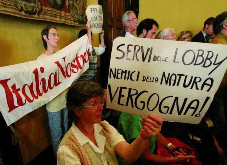 Forza Italia e Udc salvano sindaca e parcheggio