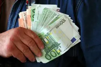 Fmi e Ocse, due schiaffi al governo: "Troppe tasse soffocano la crescita"