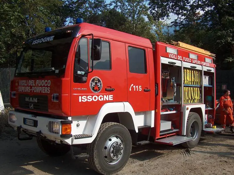 Cremona, vandali bruciano 
la scuola: evacuati in 400