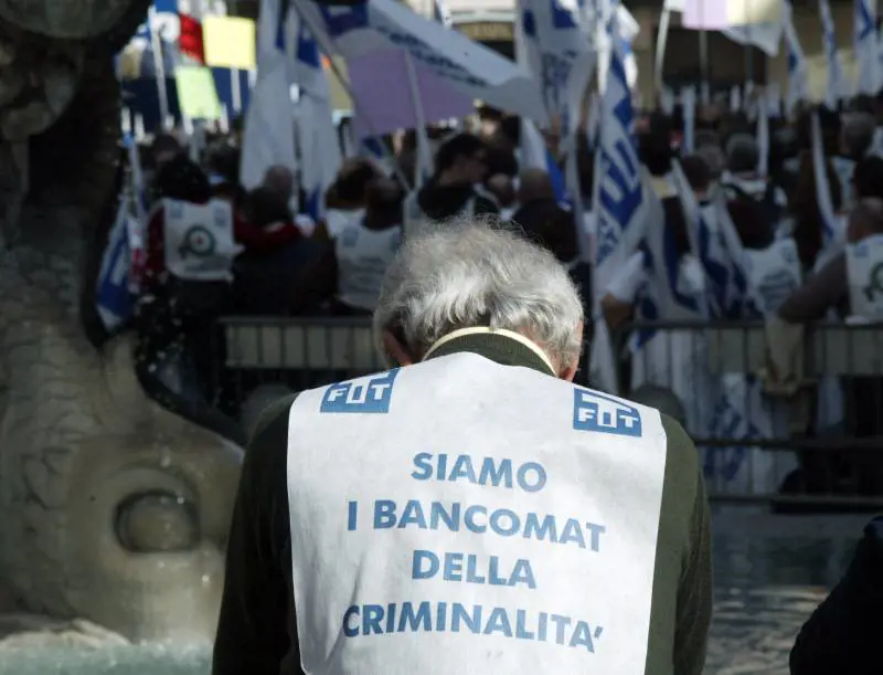 Sicurezza, tabaccai in piazza: "Abbandonati dallo Stato"