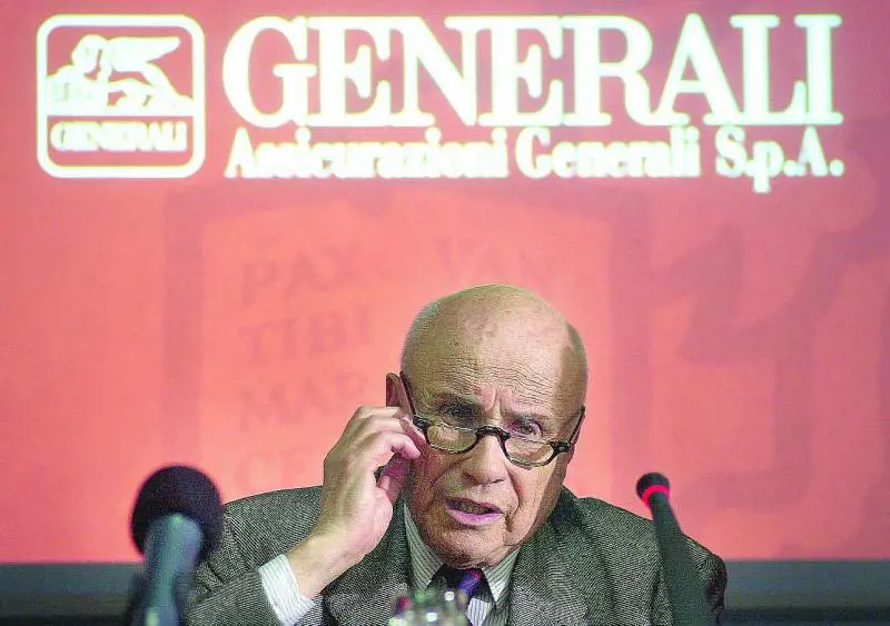 Ieri il cda della compagnia ha approvato i conti dei primi 9 mesi con 2,3 miliardi di utili. Bene i danni, cala Intesa Vita. Nessun cenno alla lettera dei fondi Bernheim: «Non me ne vado prima del 2010» Il presidente delle Generali: «Resto fino alla sc