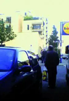 Pensionati della Valbisagno danno la caccia con le macchine fotografiche agli stranieri tornati in forza. E a Cornigliano oggi dovrebbe scattare lallontanamento di un gruppo di nomadi Le videoronde scoprono la tratta delle romene