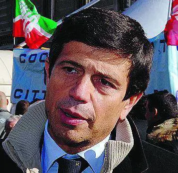 Cè coda ai gazebo: già raccolte 255mila firme