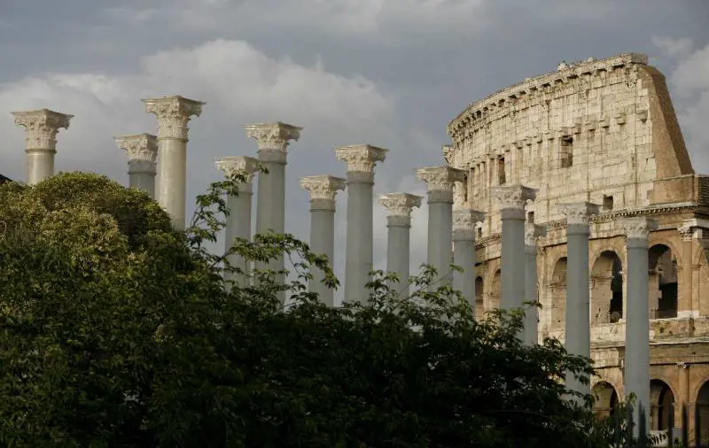 Roma, la via che non c'è 
ha 11.500 abitanti