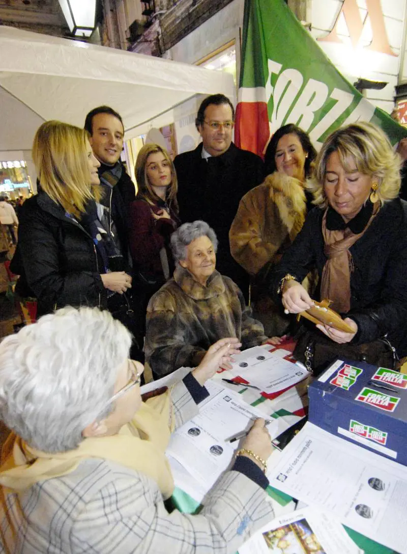 An si ritrova alleata e «insegue» in piazza