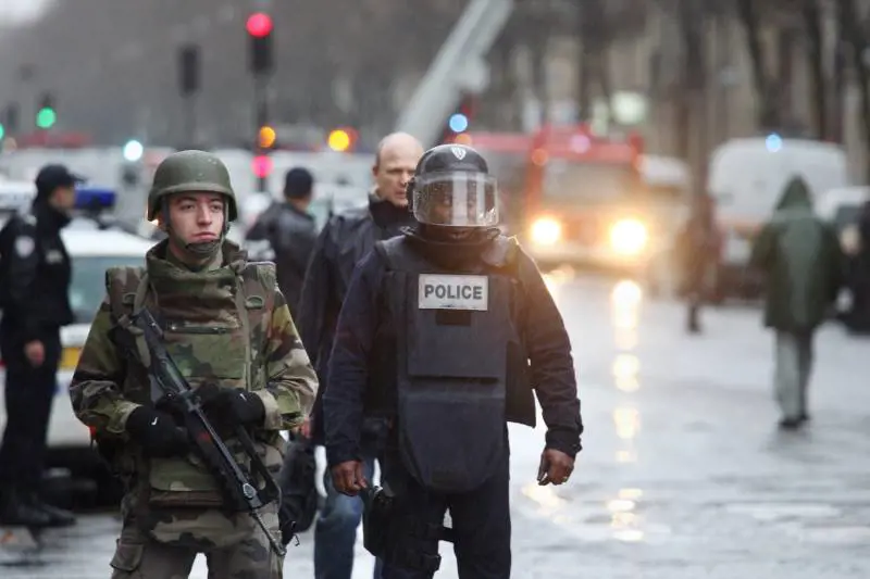 Parigi, pacco bomba: morta una donna