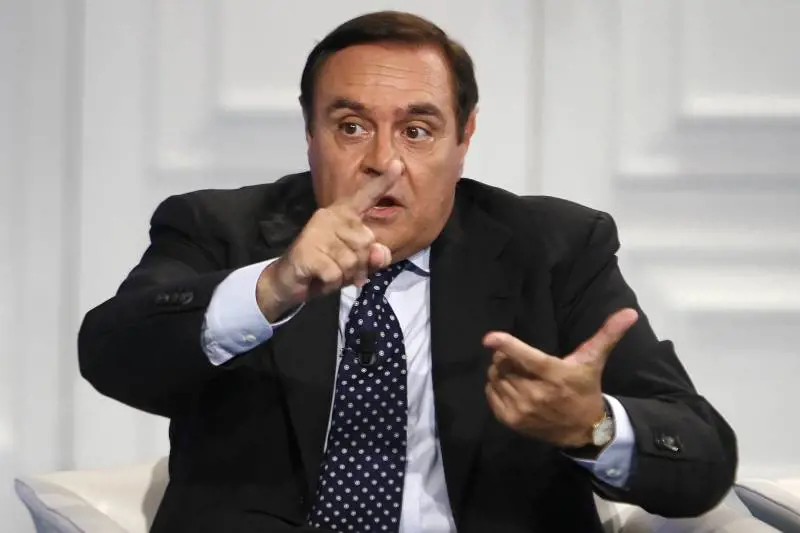 Sicurezza, lite Mastella-Prc 
"La maggioranza non c'è più" 
Berlusconi: voto unica strada