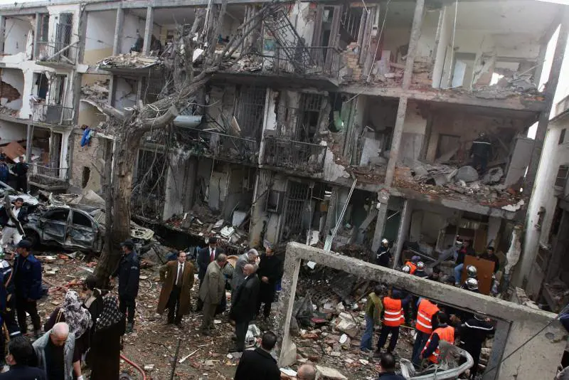 Algeri, attacco di Al Qaida 
i morti sono più di 60