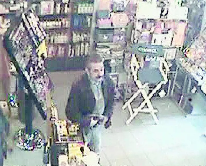 Aiutò una donna incinta Il ladro gentiluomo tradito dallauto rubata