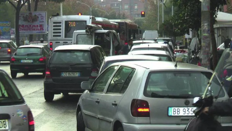 Bancarelle, sosta pericolosa A Monteverde ora è allarme
