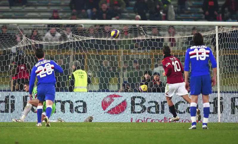 Babbo Totti fa due regali di Natale alla Roma