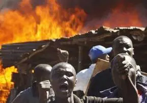 Guerra civile in Kenya, 250 morti 
Cinquanta arsi vivi in una chiesa