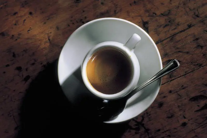 La tazzina  vola a un euro: 
il caffè ci rende nervosi