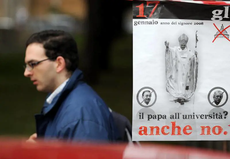 La Sapienza, dopo le proteste 
Benedetto XVI annulla la visita
