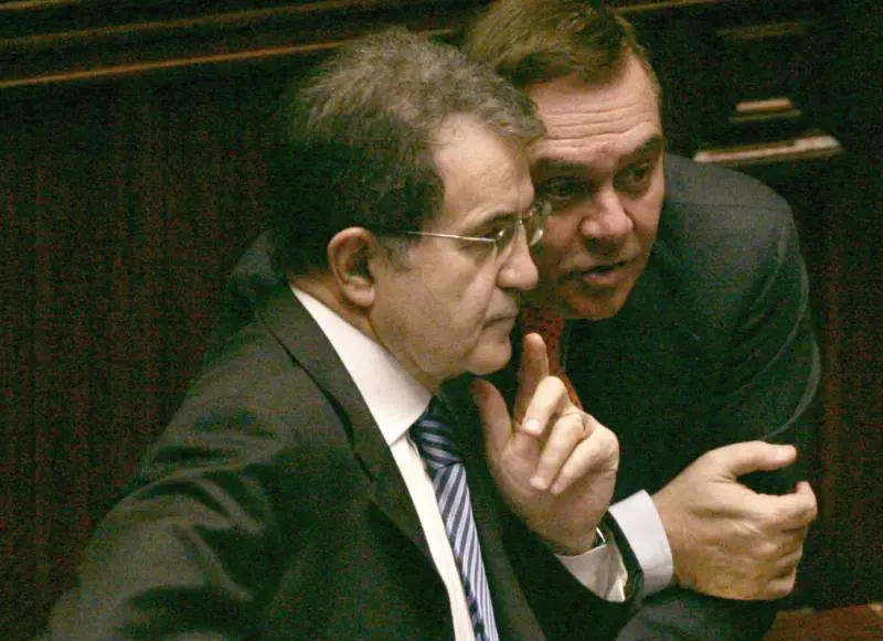 Mastella lascia la maggioranza: 
è crisi. La Cdl: "Prodi si dimetta" 
Berlusconi: ora si vada al voto