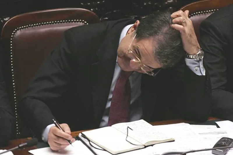 Quel mondo antico: bici, tasse, poltrone