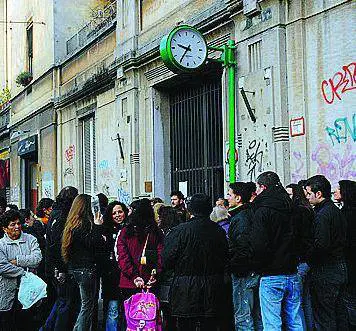 In via Solari  cittadini in strada contro il Comune