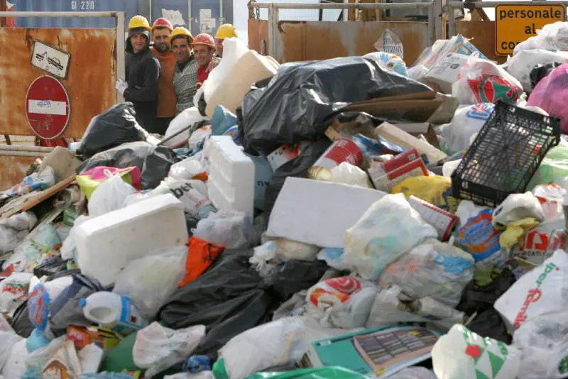 Rifiuti, cambia il piano De Gennaro 
Niente discarica a Montesarchio