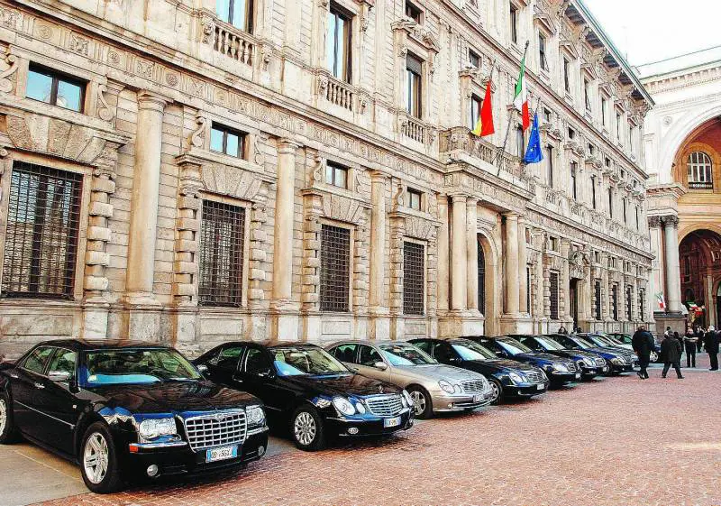 Uno sponsor per far risalire gli assessori sulle auto blu