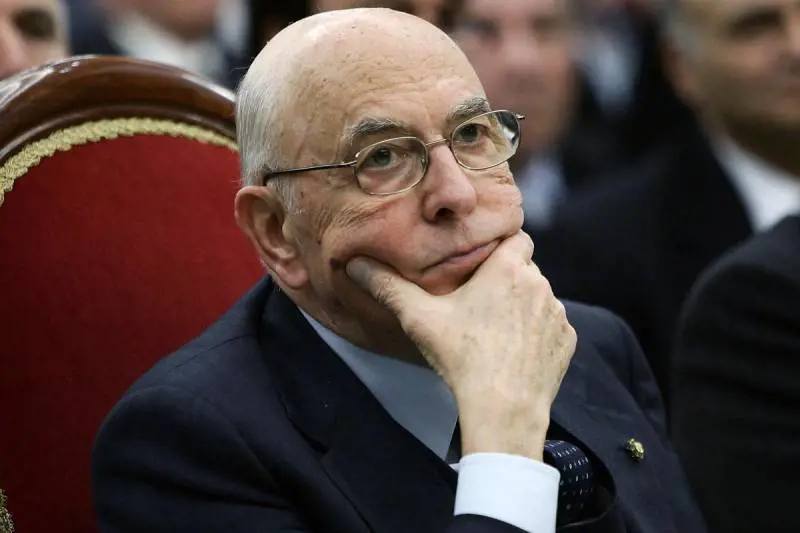Napolitano: "Dissipare la cortina 
di sospetti fra politici e magistrati"