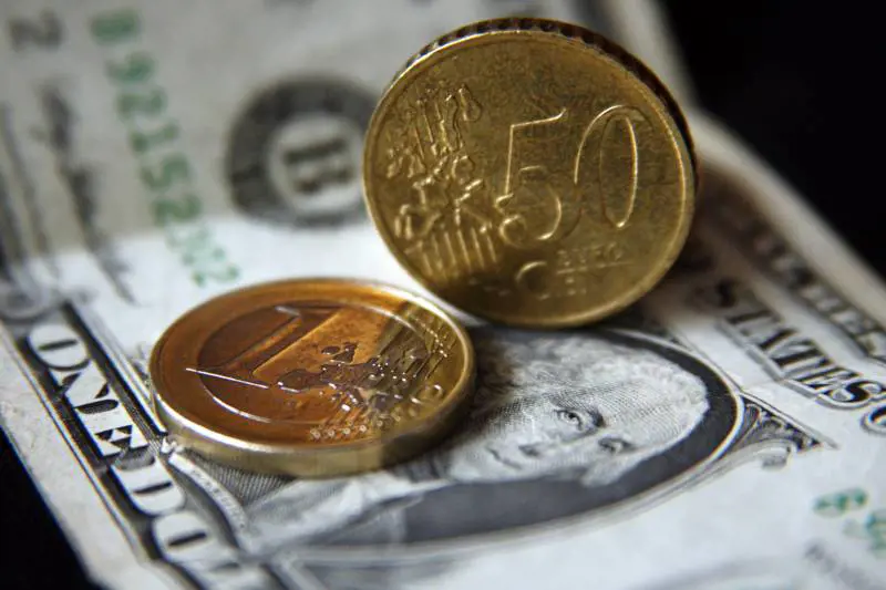 Il super euro travolge  
il dollaro: nuovo record