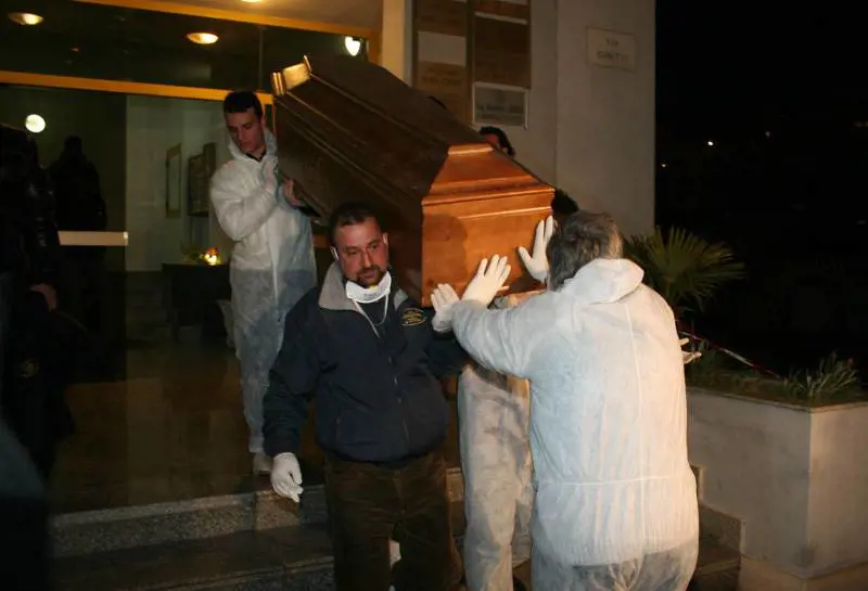 La Curia: niente funerali 
per l'omicida-suicida