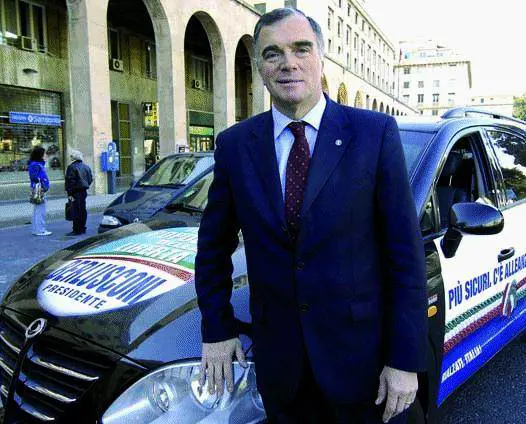 Bornacin sale in Batmobile per tornare in Senato