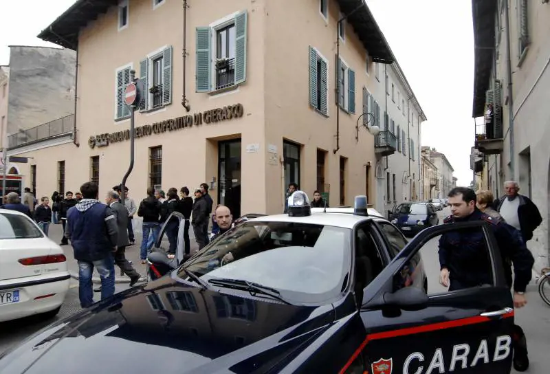 Cuneo, sparatoria  
da Far West in banca