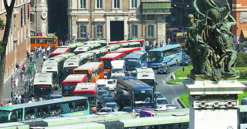 MOBILITÀ Come far ripartire una capitale ferma
