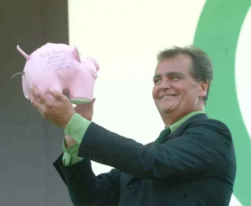 Libia, D’Alema difende Calderoli: caso aperto