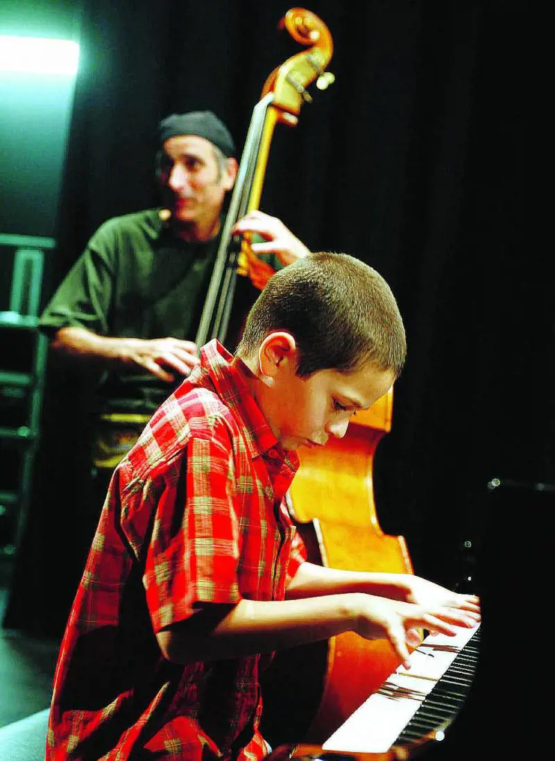 Ariel, il bambino prodigio che  suona il jazz da veterano
