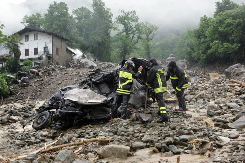 NordOvest, è emergenza per il maltempo 
Frana su una casa: due morti, due dispersi