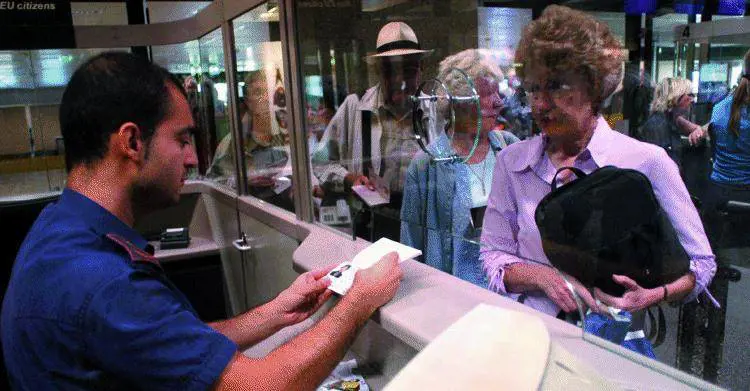 Per una signora non è reato «barare» sulletà