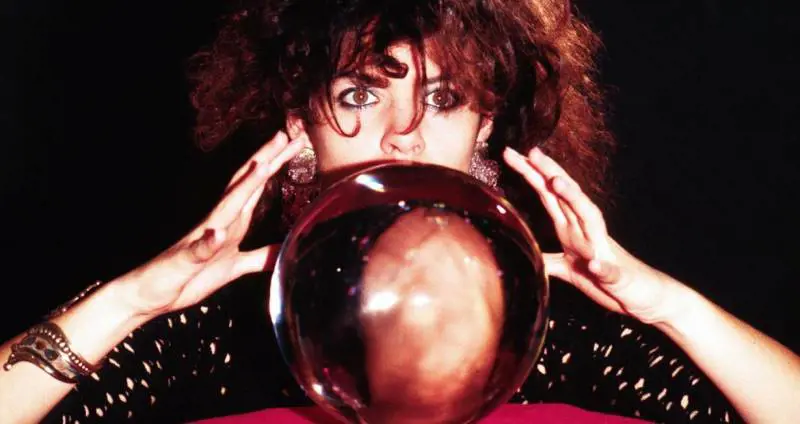 Amuleti nella rete del pescatore: «strega» si costituisce