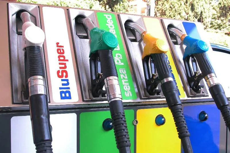 Benzina e diesel a 1,54 
Via il pedaggio ai tir
