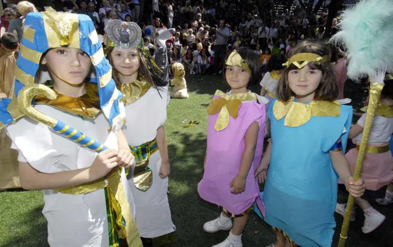 I bambini si danno allopera e lasilo si riempie di pubblico