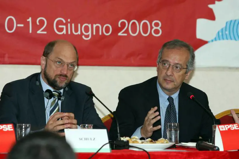 Veltroni: se il Pd si divide è un suicidio politico